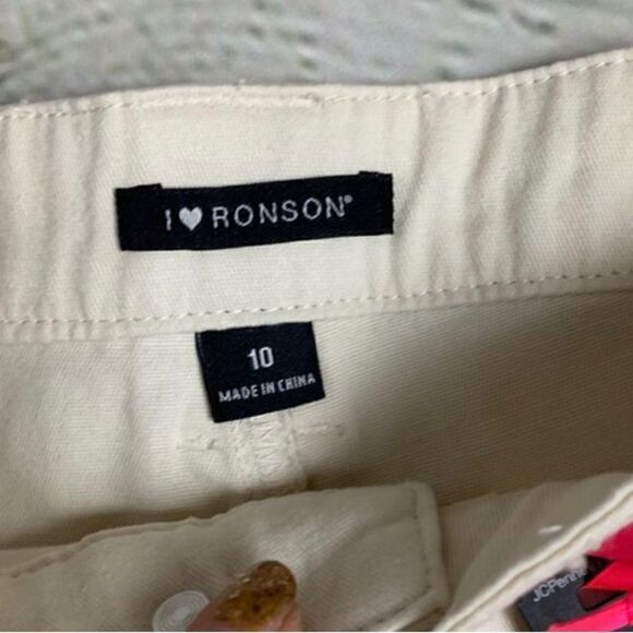 🆕🔮 I LOVE RONSON | Off White Shorts Size 10 - Picture 2 of 6